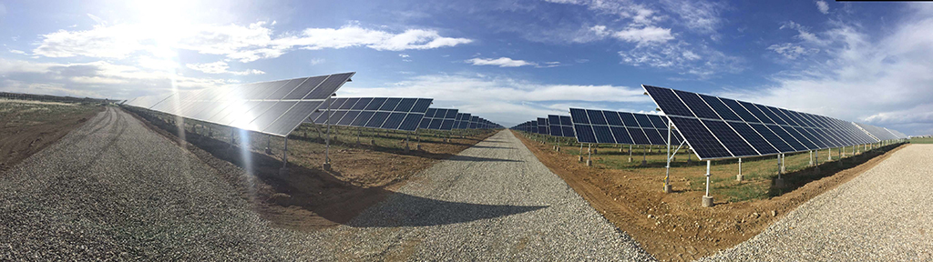 北京能高青海共和10MWp項目成功并網(圖1)